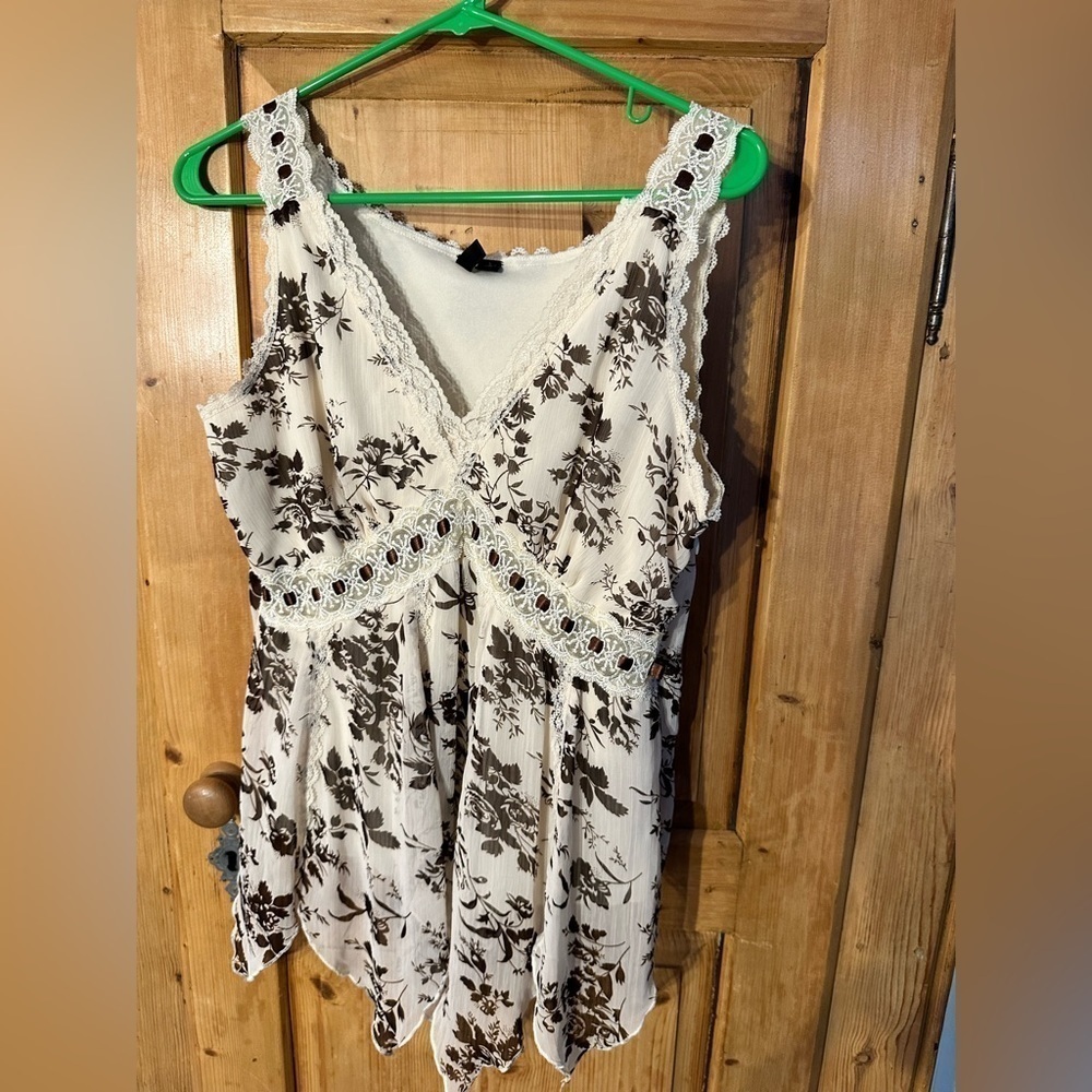 Essentials by Milano Cream/Brown Floral Top Sz Small Whimsigoth Fairycore Gypsy